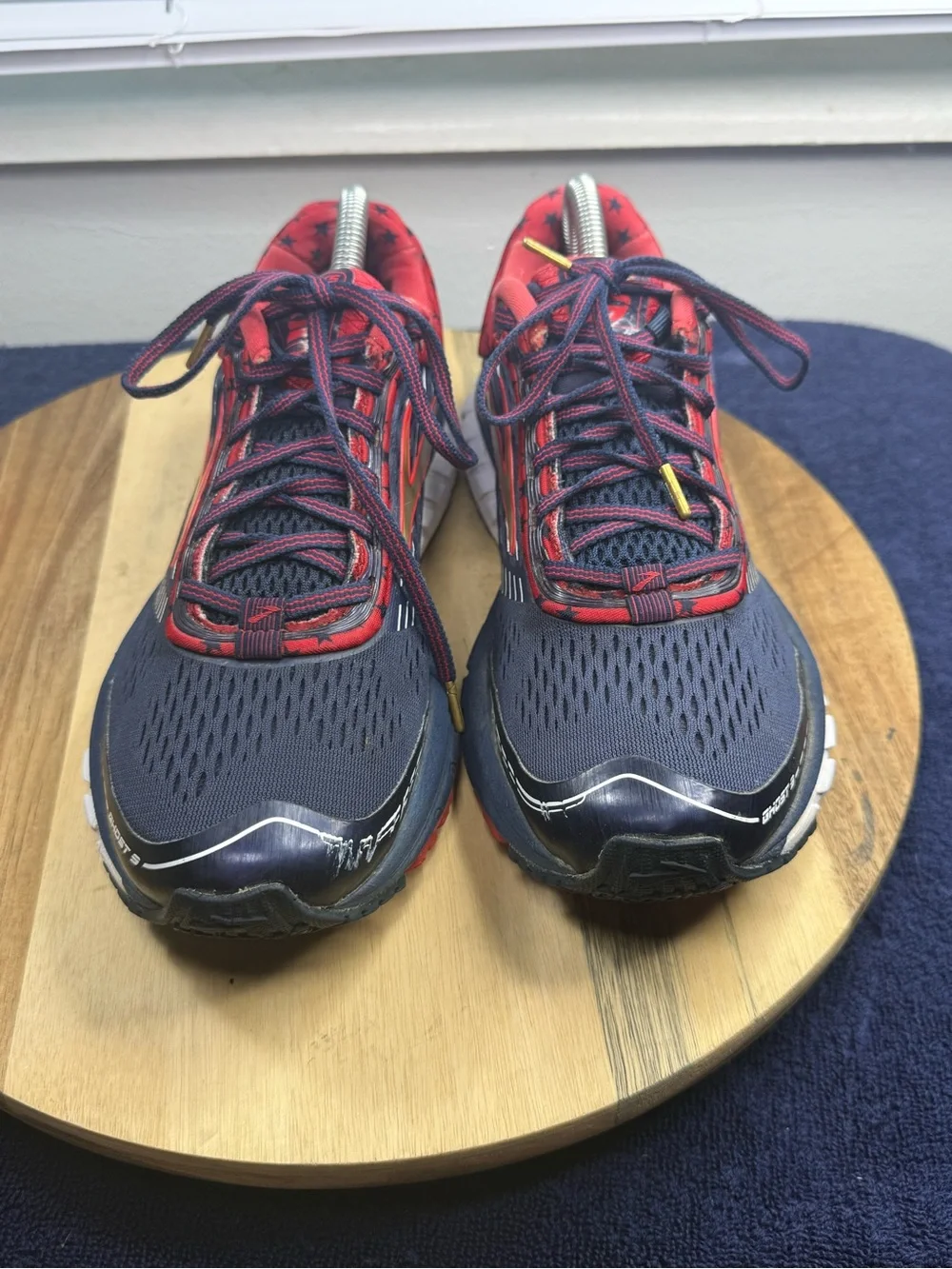 Brooks Ghost 9 (Men’s 8 Women’s 9.5)